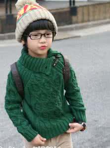 小男孩穿的衣服 帅气男孩的毛衣
