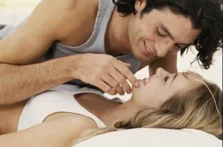 怎样缓解腰椎疼痛 怎样能缓解初夜的疼痛 女性初夜疼痛怎么办