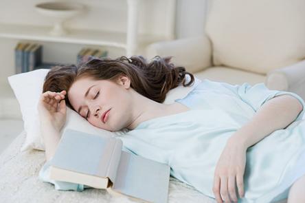 睡觉减肥法越睡越苗条 绝对给力 减肥这样睡越睡越苗条