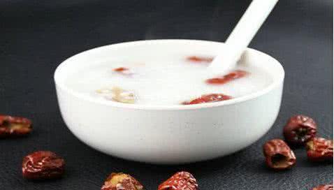 孕妇喝红糖水会流产吗 面瘫吃什么有助于恢复 红糖水 真的有助于流产后恢复吗