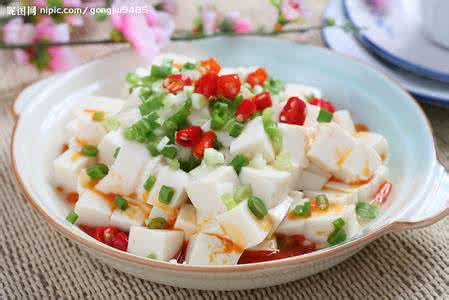 小葱拌豆腐怎么做 小葱拌豆腐 蛋皮小葱拌豆腐怎么做?