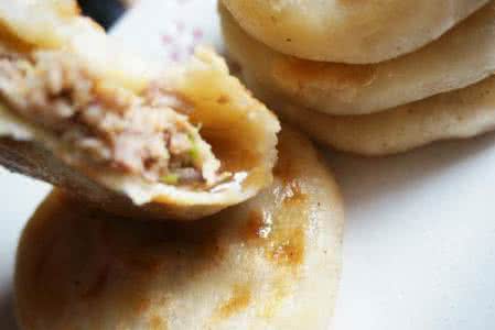 臭豆腐汤汁怎样熬的 这个菜做馅饼，汤汁饱满，咬一口直流汁，别提多香了