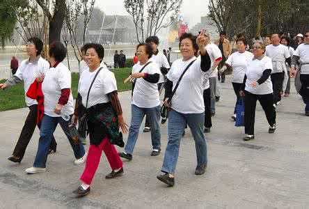 医师诊疗患者身心病痛 锻炼下半身，病痛离你身