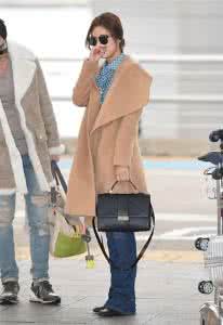 时髦朵拉大装扮 时髦朵拉大装扮 每年冬季不可缺少的时髦装扮，敢穿才时髦 !