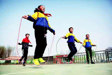 花样跳绳 花样跳绳 坚持跳绳有助身体健康