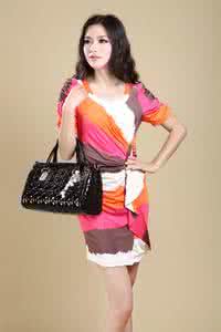 气质决定女人一生 转载 漂亮女人让人爱一时，气质女人让人爱一生！