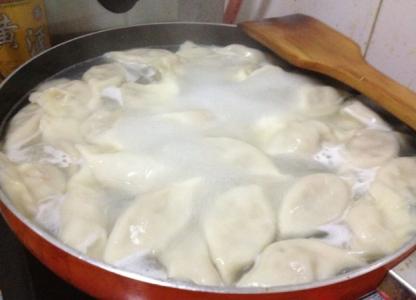 怎样煮饺子不粘 四招煮饺子不粘皮