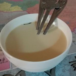 手煮奶茶 5分钟教你做浓香手煮奶茶的做法