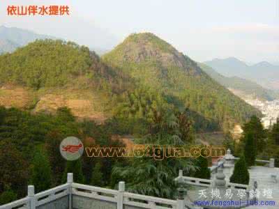 梦见给父亲上坟 亿万大富翁之父坟 坐庚兼申