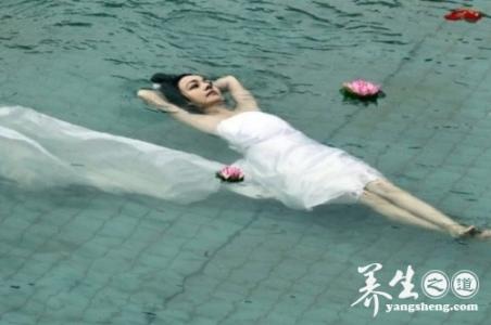 瑜伽馆每天课程不一样 水上瑜伽给你不一样的6感受