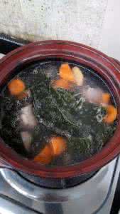 海带排骨汤的做法 【详图细解】海带排骨汤的做法02