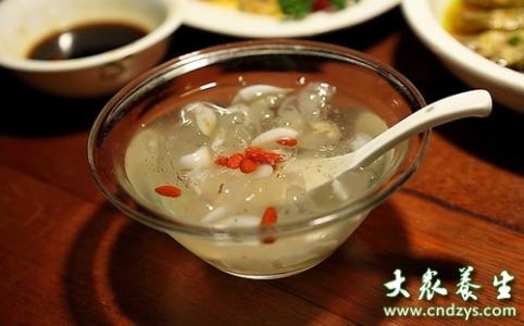 冰糖银耳莲子汤的功效 冰糖银耳莲子汤的做法
