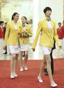 中国女排穿裙子 女排姑娘们穿上裙子丝袜 才知道她们腿有多长