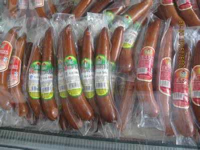 伦敦街头小吃肉夹膜 烤肠里吃出塑料膜 这些街头小吃不要吃