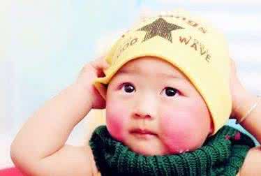 宝宝憋气脸红使劲蹬腿 宝宝冬天脸红怎么办？