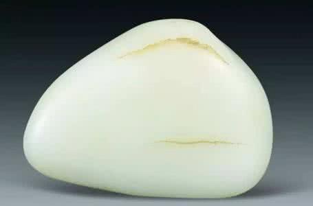 青海玉俄罗斯玉那个好 求侧光下的，和田玉，俄罗斯玉和青海玉的区别？