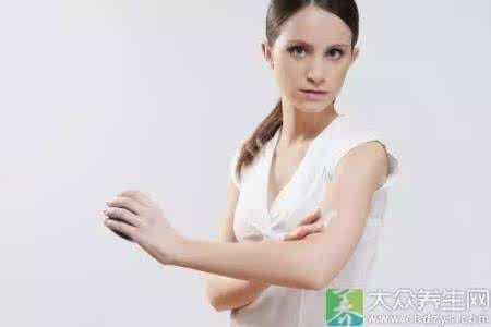 手臂吸脂半个月的图 坚持敲手臂半个月 结果让人疯狂飙泪！