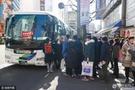 日本东京街头偷袭系列 东京街头偷袭系列 东京街头现首座太阳能充电站 免费为手机充电