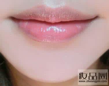 咬唇妆的画法 咬唇妆怎么画 咬唇妆已经OUT了！现在流行的是这款