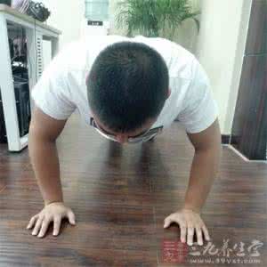 俯卧撑的正确做法 学习俯卧撑锻炼好身体