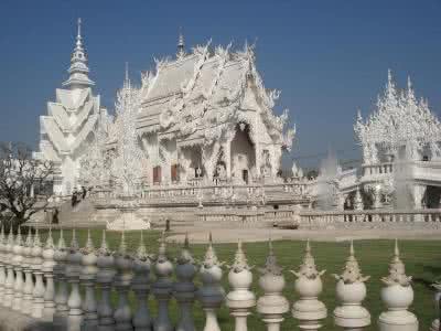 泰国白龙寺 泰国白龙寺寺庙（WatRongKhun）