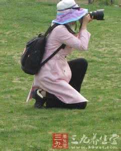 拿筷子的姿势看出嫁人 从等人的姿势看出这人能否深交