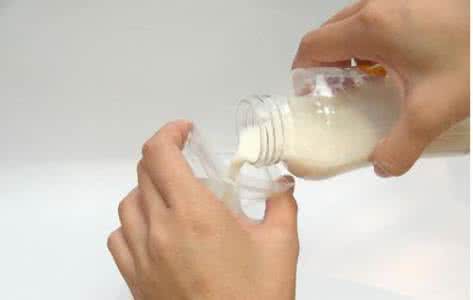 冲奶粉的最佳水温 冲奶粉是个技术活 最常犯7个错误