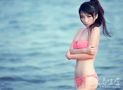 秀美眉模特多少钱 夏天来了 为何美眉们越穿越少