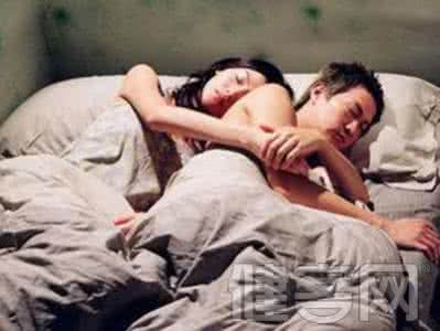 男朋友提出要亲胸 男朋友提出同居我该怎么办:性爱问题