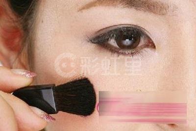 伴娘妆容的画法 伴娘精致妆容画法步骤