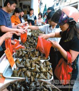 端午临近粽子热卖 街头粽子热卖 卫生状况堪忧