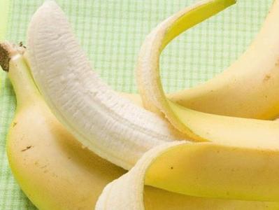 香蕉皮的功效与作用 香蕉皮竟然比香蕉有用多了,今天才知道!
