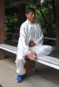 郭林新气功练几种功法 郭林新气功涌泉按摩 郭林气功 郭林消水退烧按摩小功法