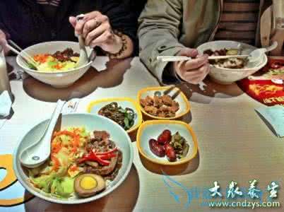 晚餐吃什么健康又营养 健康晚餐 健康吃出来 吃晚餐需注意4大点