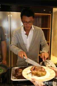 谢霆锋美食节目 谢霆锋主持美食节目 爱美食的霆锋健身方法揭秘