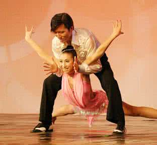 腰部曲线 拉丁舞让你塑造腰部完美曲线