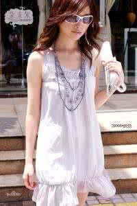 品牌吊带衫 心仪单品----新颖的“吊带衫”