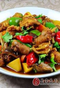 新疆大盘鸡的正宗做法 【夏季下饭菜】新疆大盘鸡