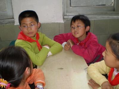 小学生看电视的利与弊 小学生看电视的利和弊