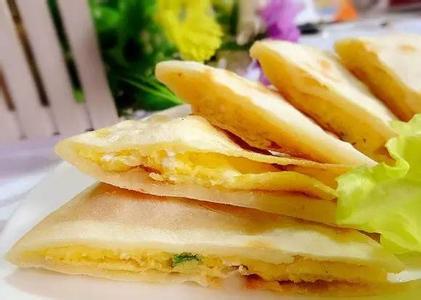 鸡蛋灌饼早餐车 手把手教你做美味早餐——鸡蛋灌饼，家人都很喜欢！
