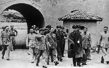 蒋介石评价延安整风 蒋介石惟一一次到延安 被解放军的居住环境震惊