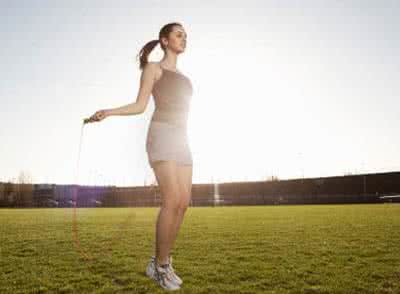 跳绳减肥多久见效 跳绳减肥多久见效 坚持跳绳能拥有好身材