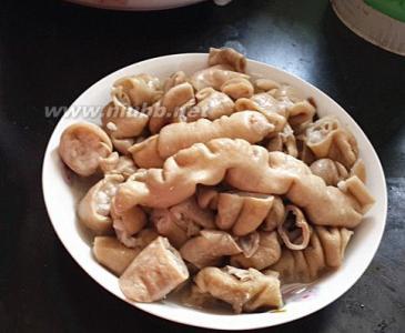 猪大肠的家常做法 白煮秋葵 白煮猪大肠的做法,白煮猪大肠怎么做好吃,白煮猪大肠的家常做法