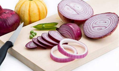 洋葱泡红酒的惊人疗效 洋葱加一物有惊人疗效，很多人都不知道。