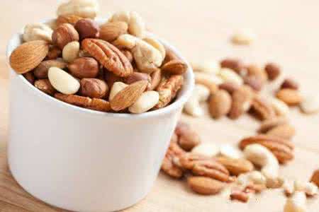 燕麦片是碱性食物吗 冬季保健食物大推荐 燕麦片预防抑郁核桃防皴裂