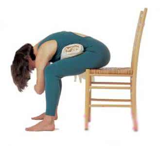 椅子瑜伽 简单四式椅子瑜伽 轻松摆脱“游泳圈”