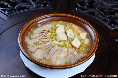 五花肉炖白菜冻豆腐 每天教你一道菜白菜五花肉炖冻豆腐