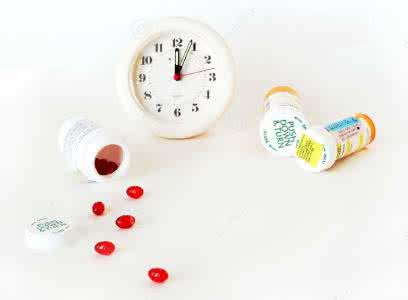 降压药服药时间 降压药服药时间 降压药的效果，与进餐与服药顺序有关吗？