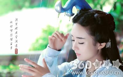 缺乏安全感的女人恋爱 女人爱“算命”因为没有安全感?