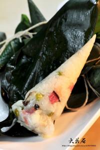 豌豆腊肉粽子 老成都腊肉豌豆粽子——牛角型简单快速好看好吃